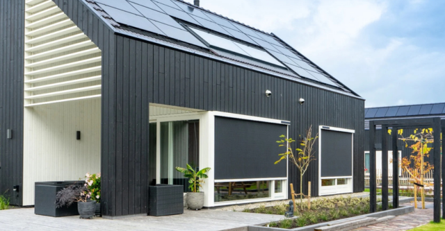 Solar screens vs. rolluiken: wat past beter bij jouw huis?